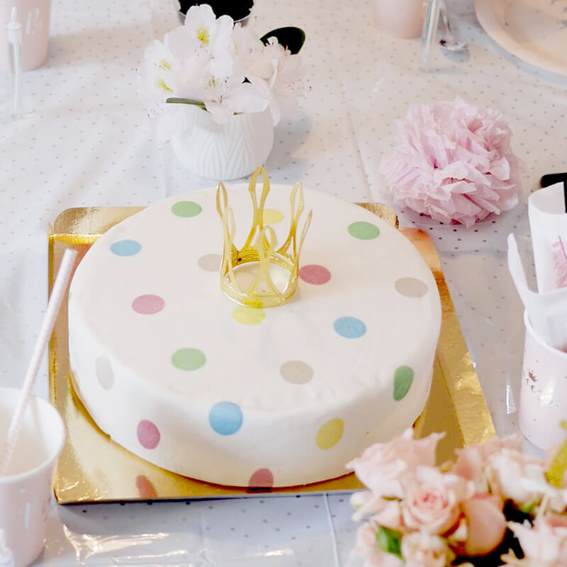 Gâteau Blanc à pois pastel