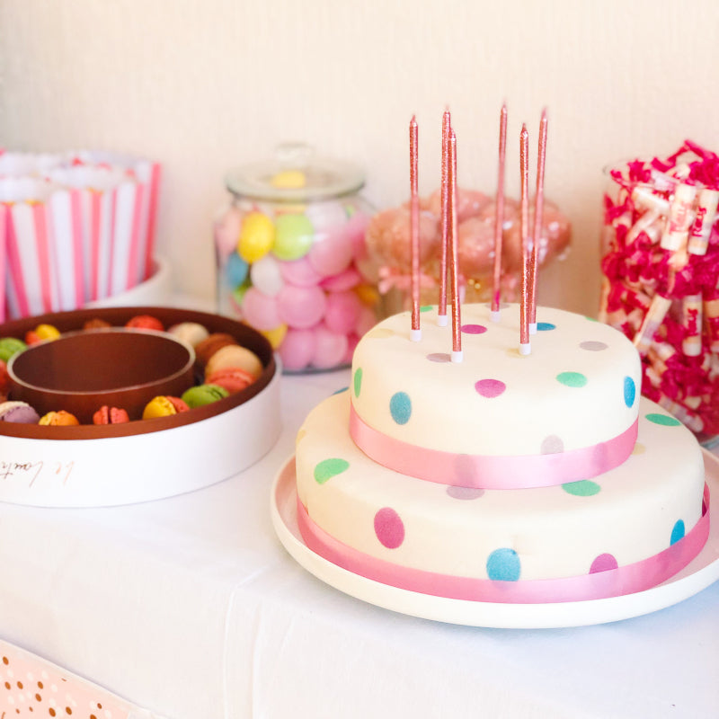 Gâteau Blanc à pois pastel