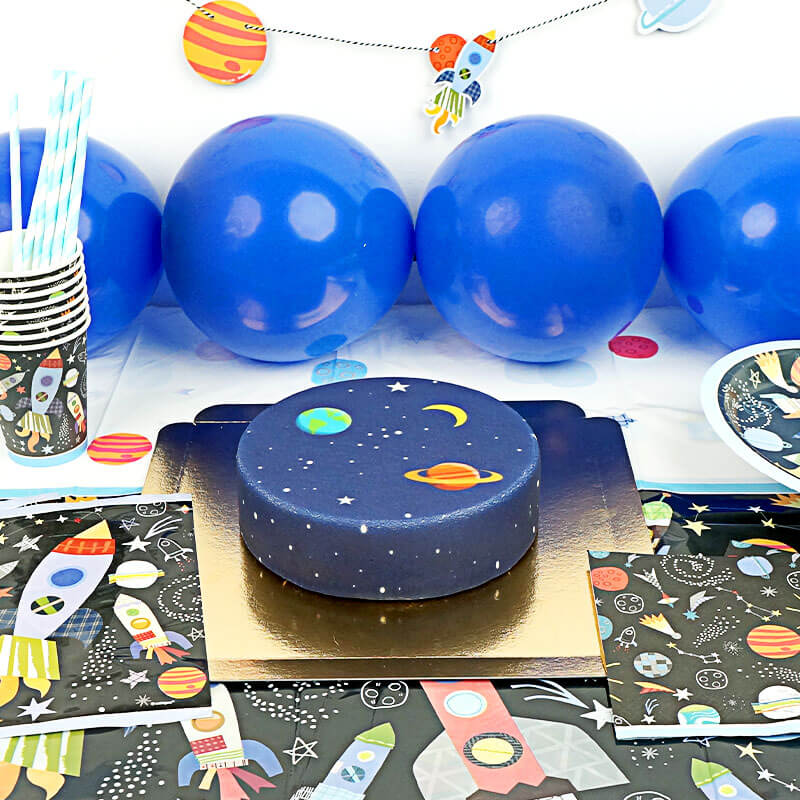Kit d'anniversaire de l'espace (gĂąteau inclus)