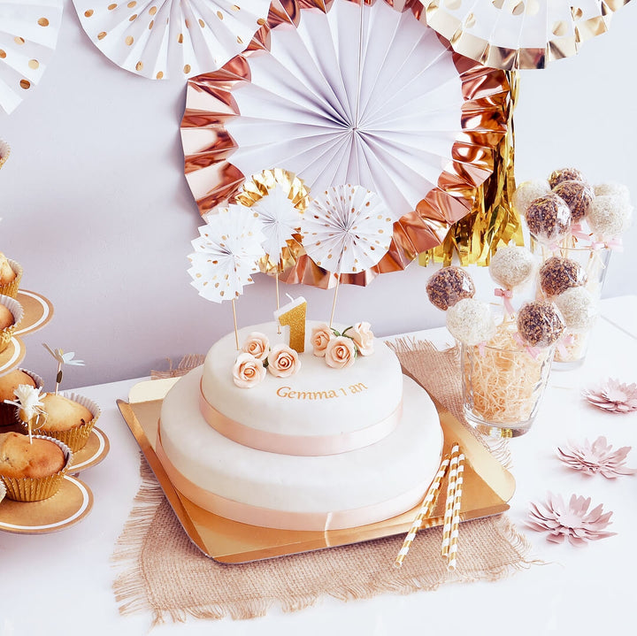 Gâteau Blanc avec Ruban sur deux étages