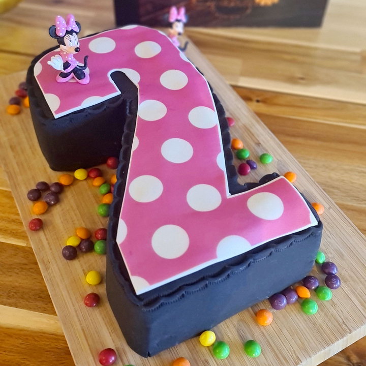 Gâteaux-chiffres avec figurine Minnie®