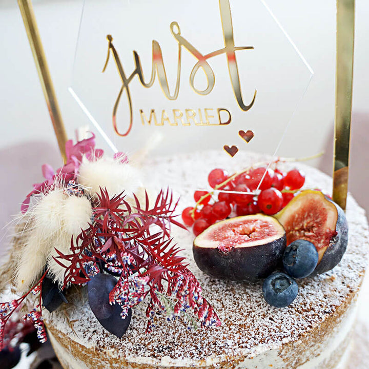 Gâteau de mariage 2 étages avec bouquets de fleurs séchées et cake-topper - pour 30 personnes