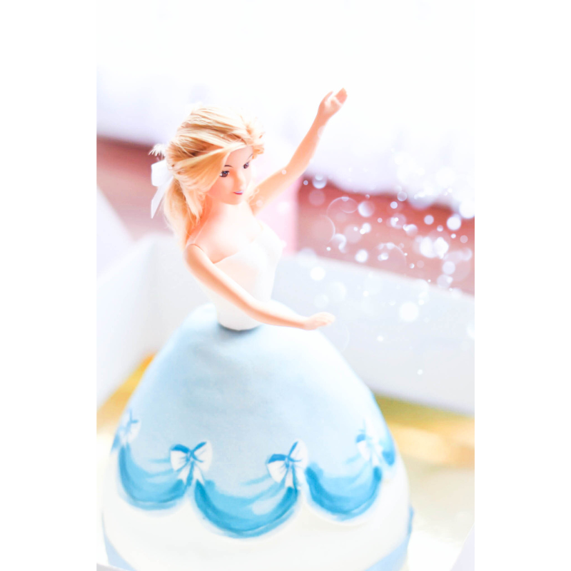 Gâteau Poupée avec Robe Bleue