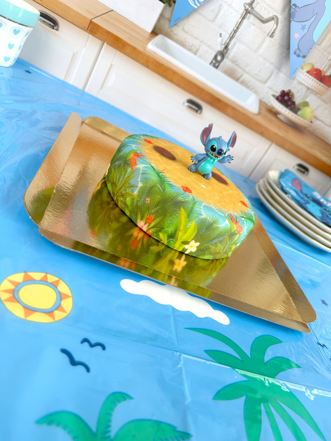 Stitch® sur gâteau plage tropicale