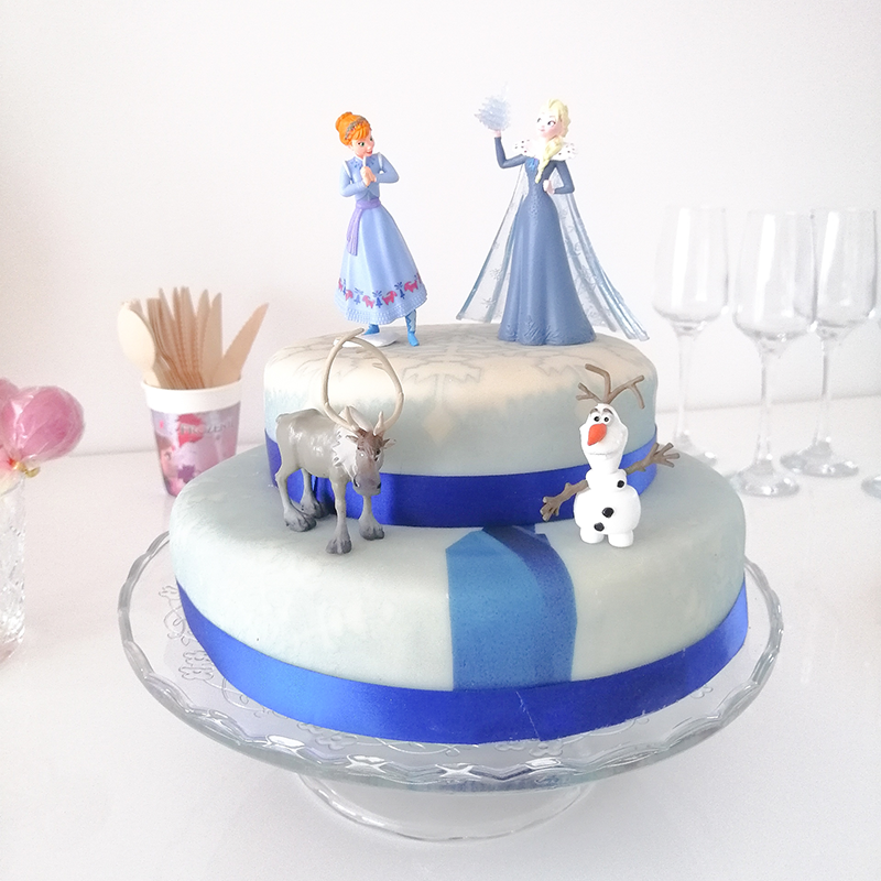 La Reine des Neiges® et ses compagnons sur gâteau