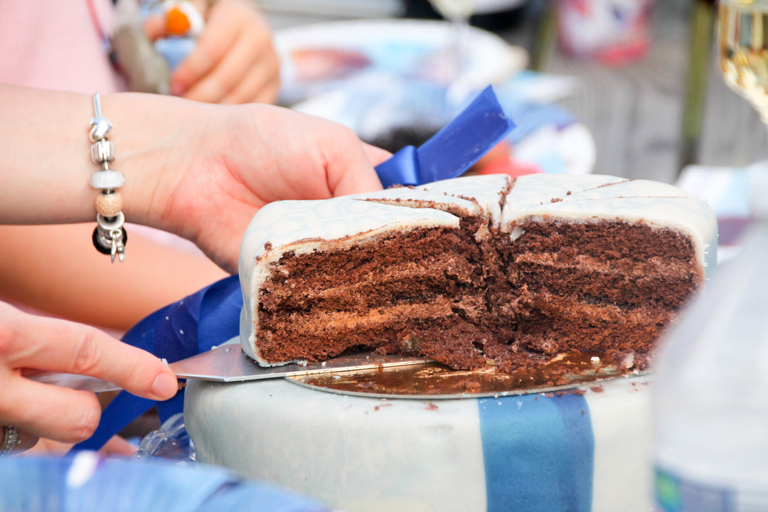 Kit d'anniversaire La Reine des Neiges® (gâteau inclus)