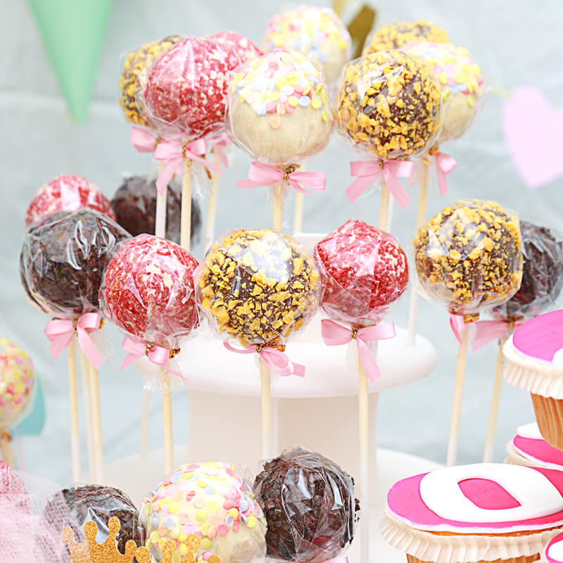 Cake-Pops recouverts de pépites - orange & fraise (12 pièces)