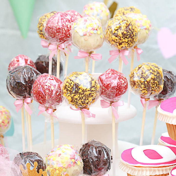 Cake-Pops recouverts de pépites - orange & fraise (12 pièces)