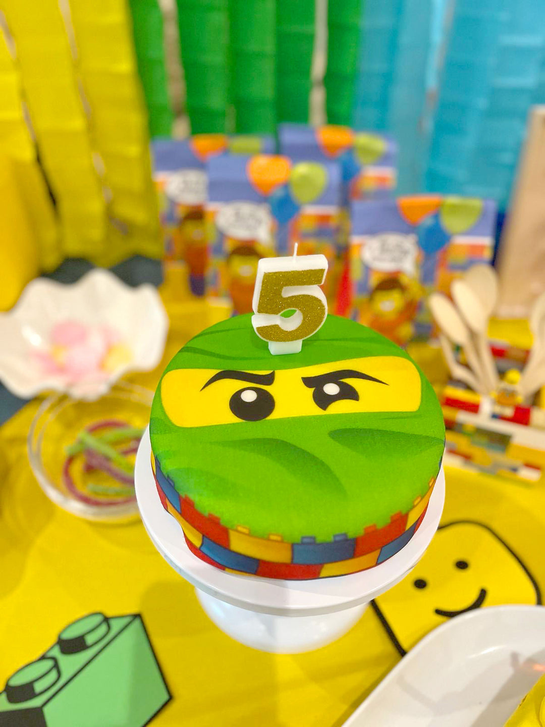 Lego® Ninjago® sur son gâteau ninja