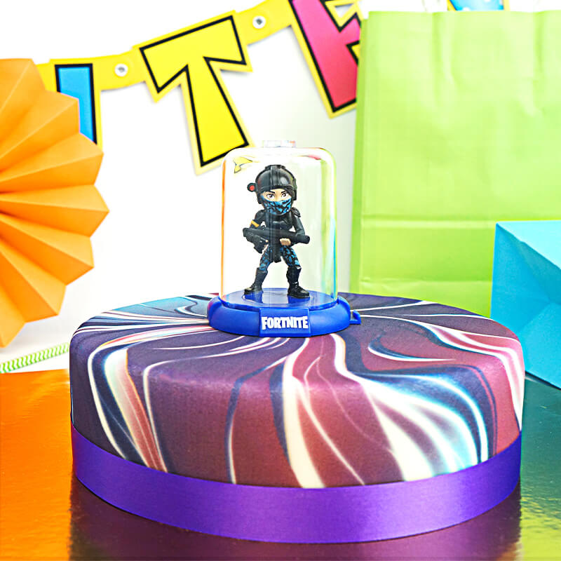 Figurine Fortnite® sur gâteau galaxie