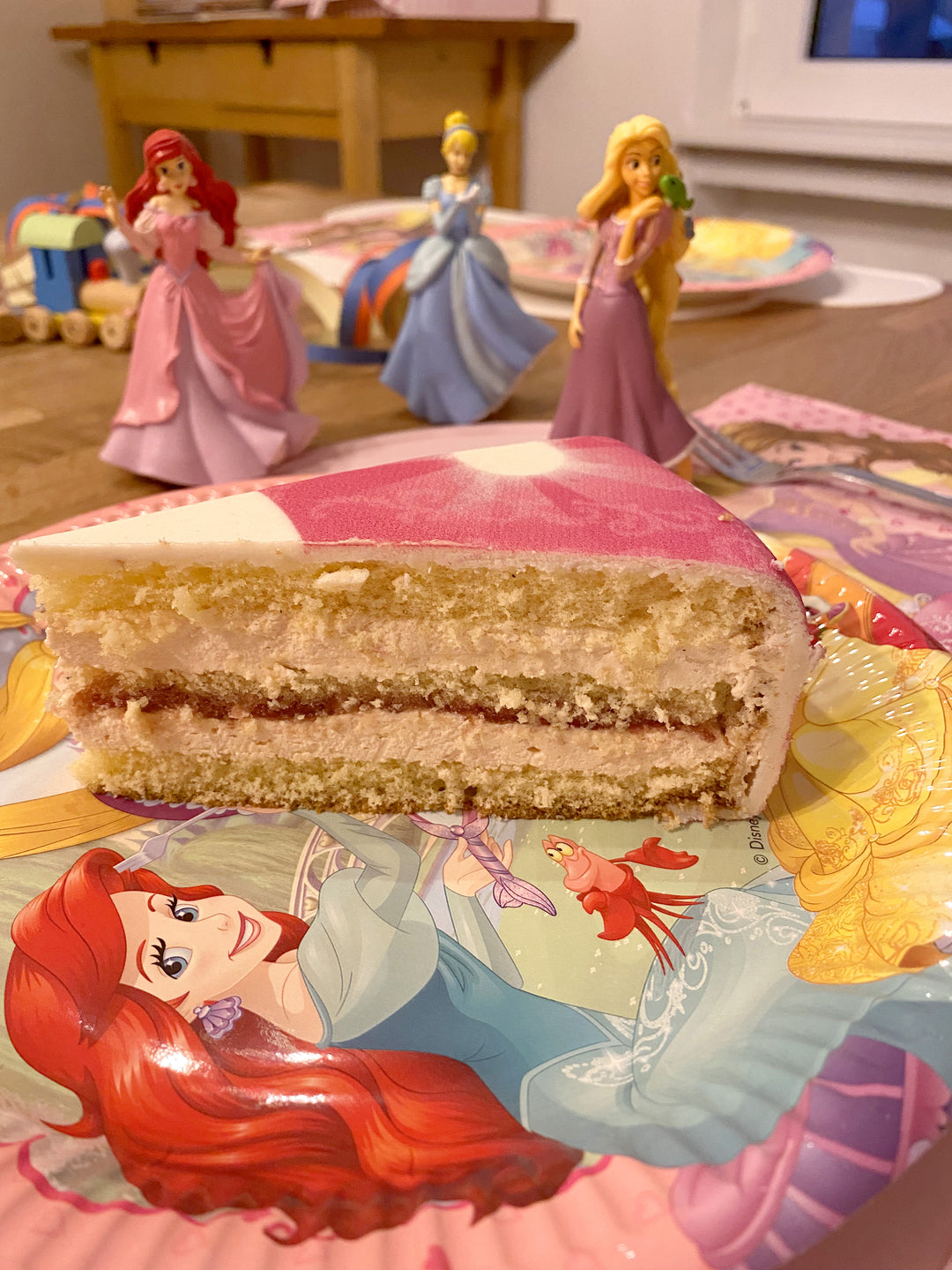 Les 3 princesses® en gâteau 2 étages avec rubans