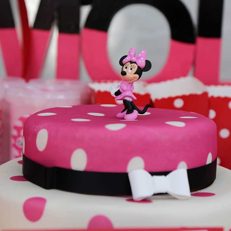 Minnie® la souris sur gâteau deux étages à pois