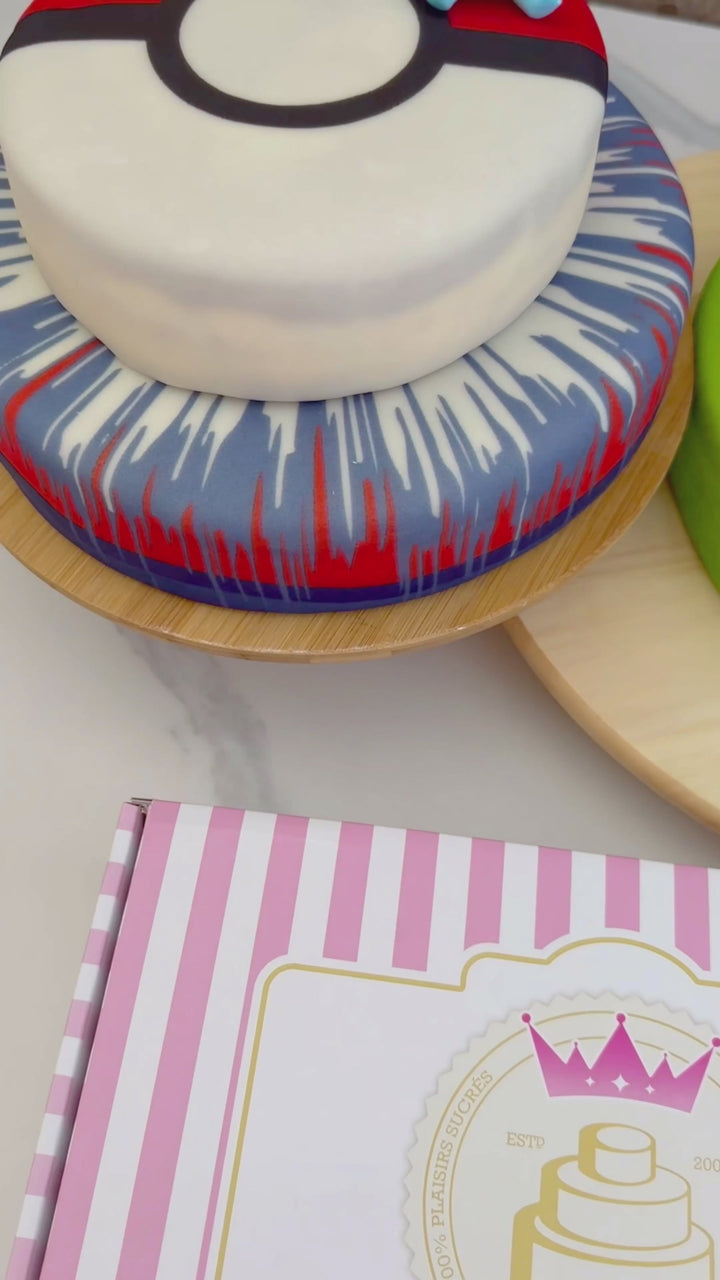 Gâteau balle de capture 2 étages avec figurine Pokémon®