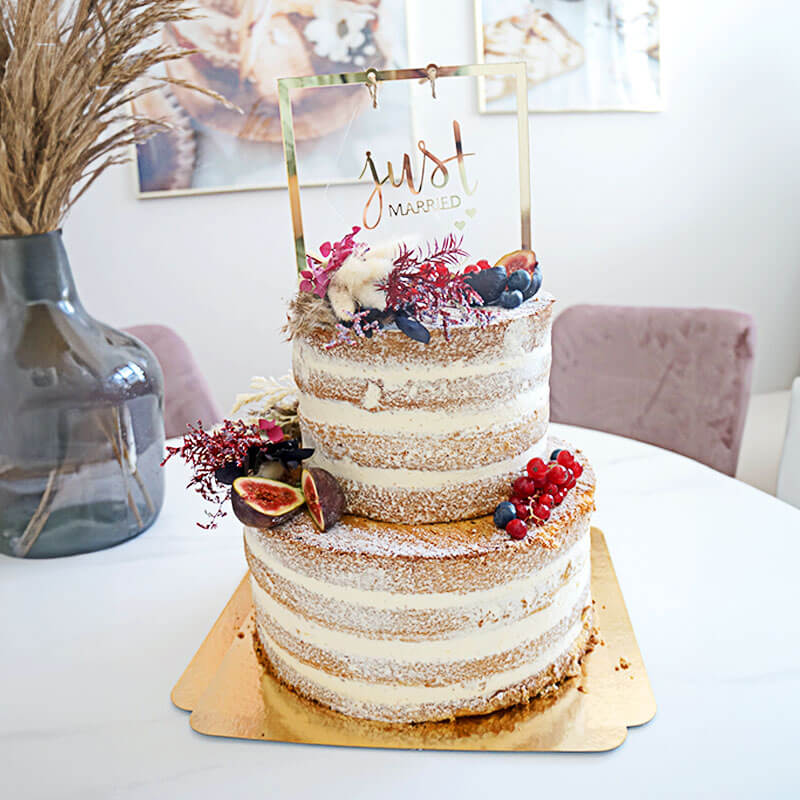 Gâteau de mariage 2 étages avec bouquets de fleurs séchées et cake-topper - pour 30 personnes